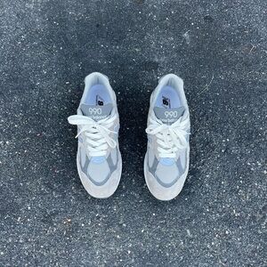 New Balance 990v2 Light Gray Sneakers